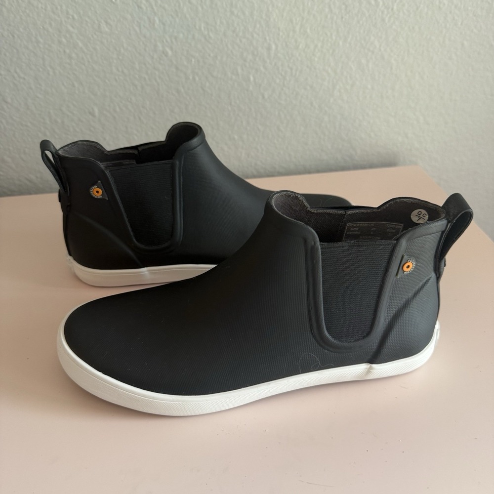 BOGS Bloom Women's Kicker Rain Chelsea Rainboot Black US 6 / EU 37